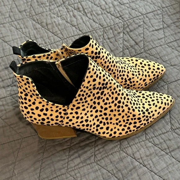 Women’s booties - Picture 2 of 5